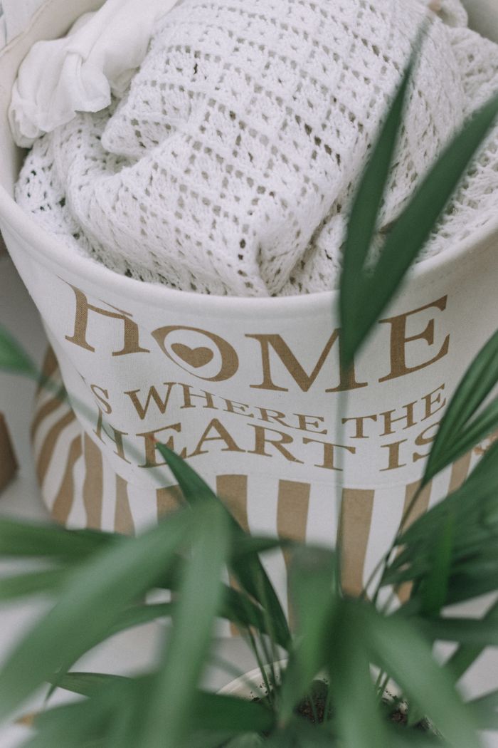 Soft textiles in a stylish bag with a plant, perfect for home decor inspiration.